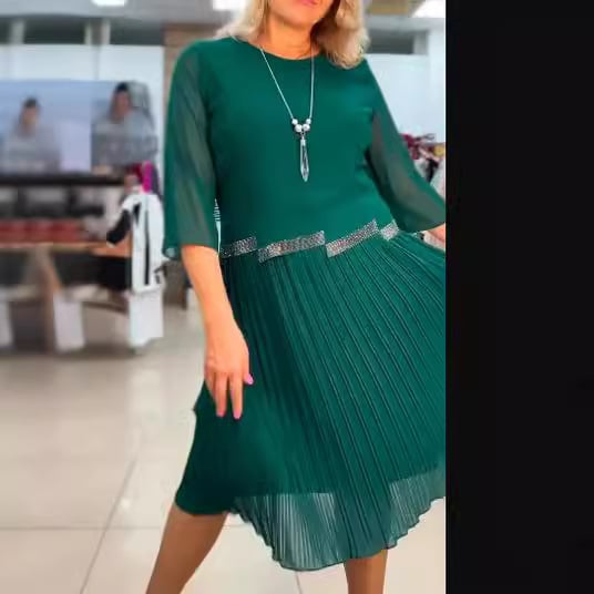 Rochie pufoasă, pliată, elegantă pentru femei